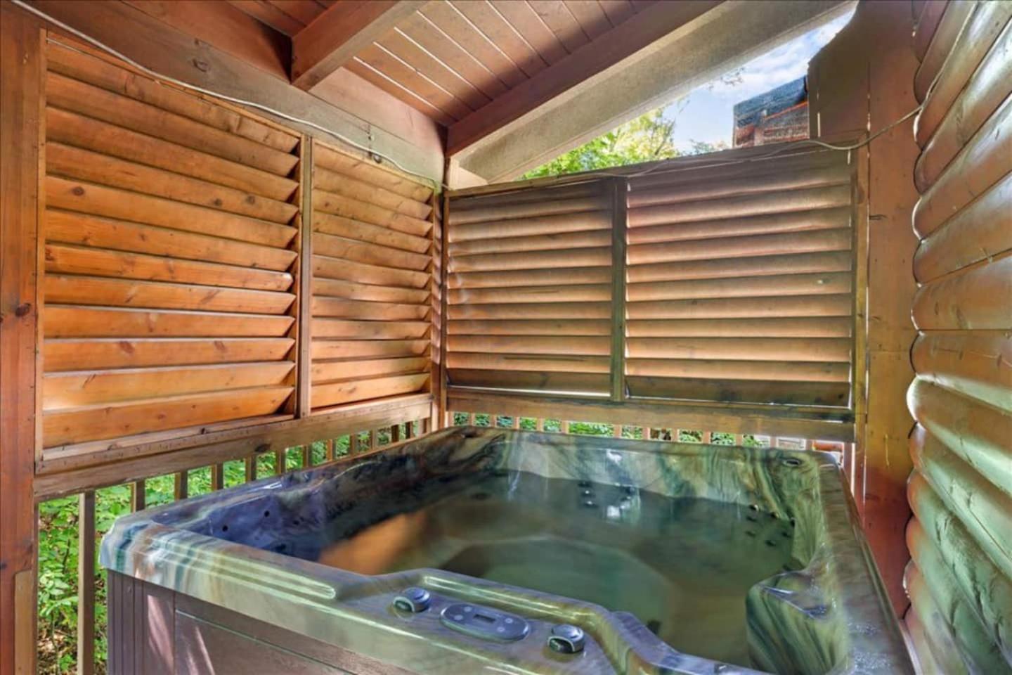 5br Smoky Hot Tub, Games, 1 Mi To Parkway Ferienhaus Pigeon Forge