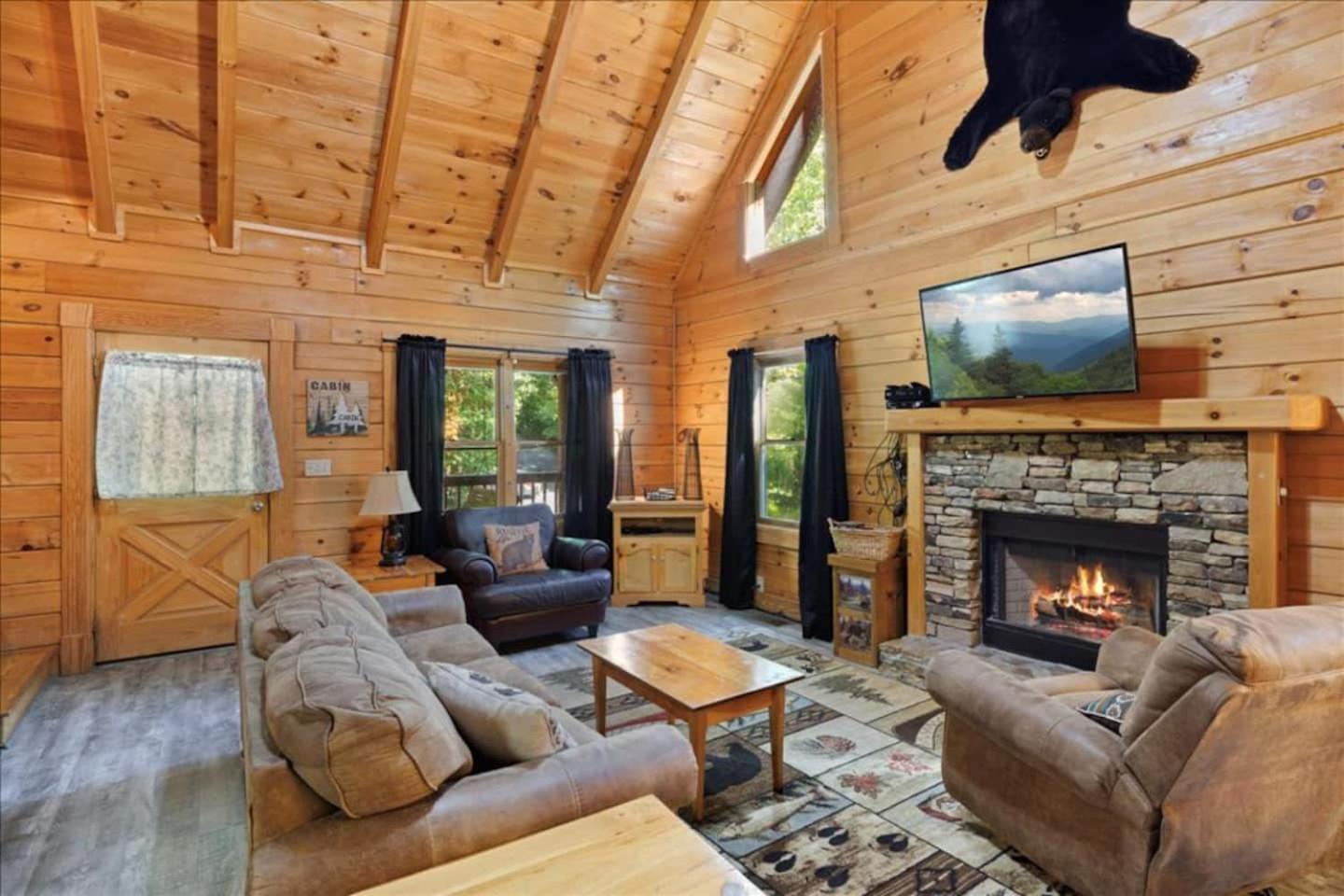 5br Smoky Hot Tub, Games, 1 Mi To Parkway * Pigeon Forge