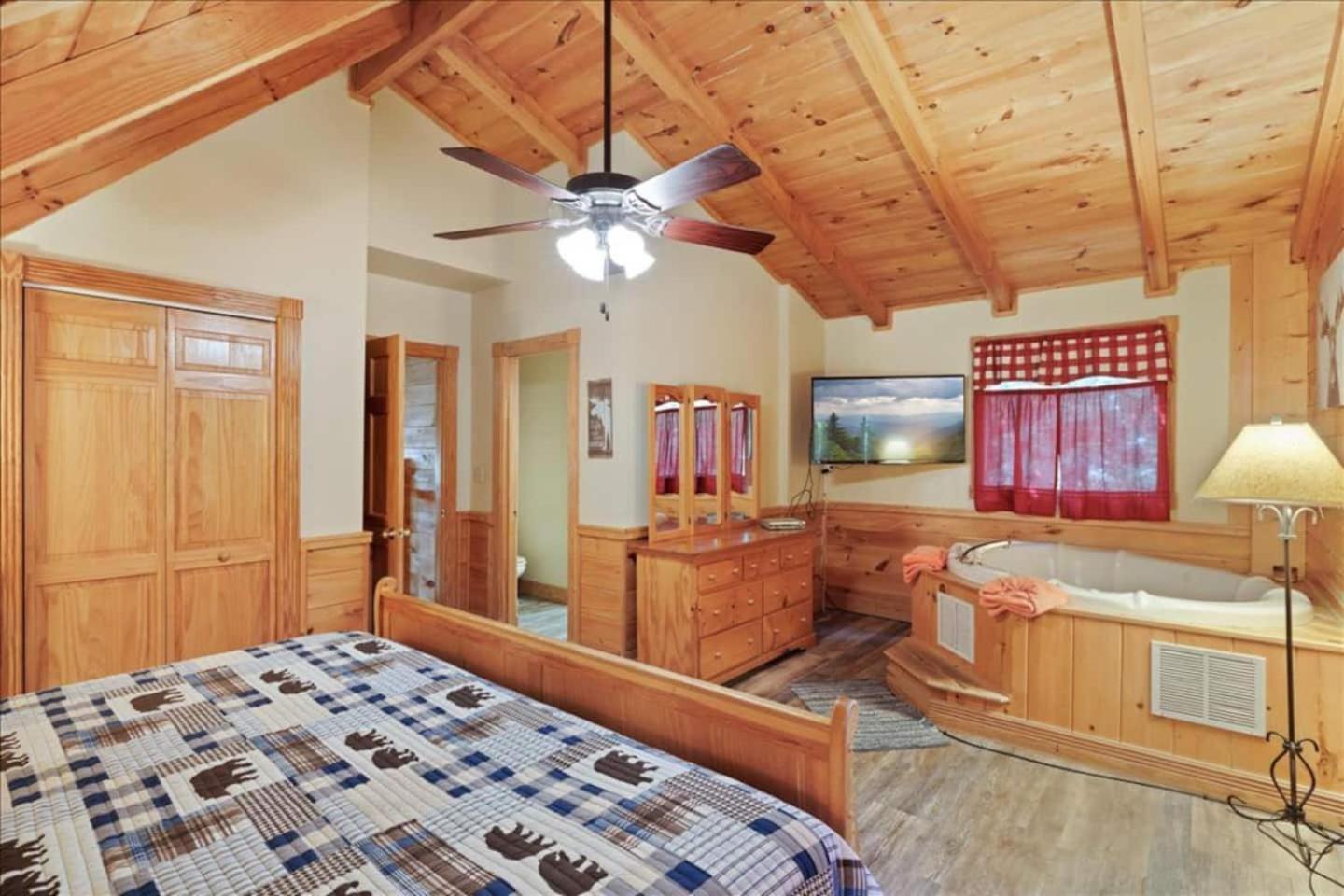 5br Smoky Hot Tub, Games, 1 Mi To Parkway Ferienhaus
