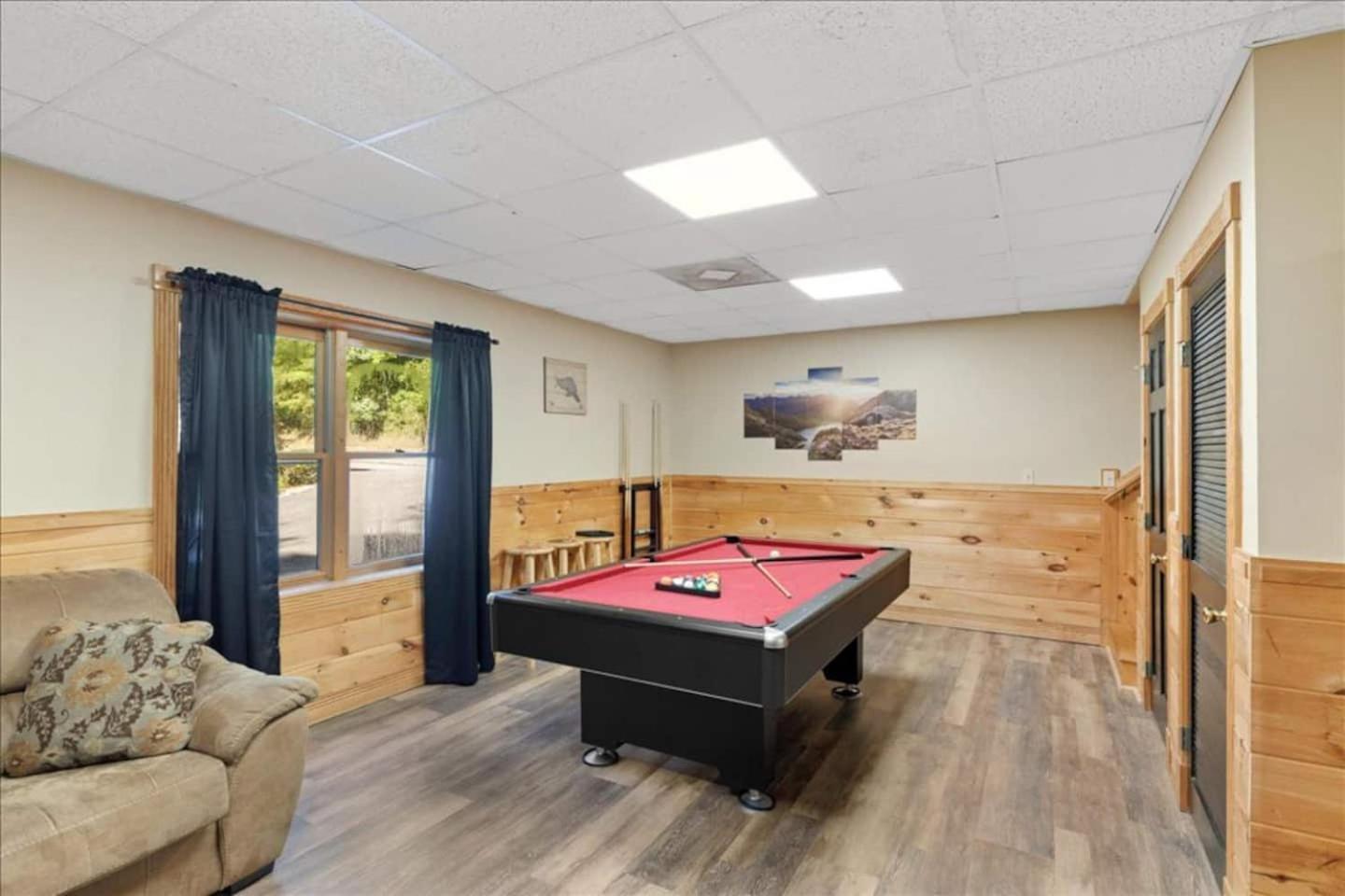 Ferienhaus 5br Smoky Hot Tub, Games, 1 Mi To Parkway *