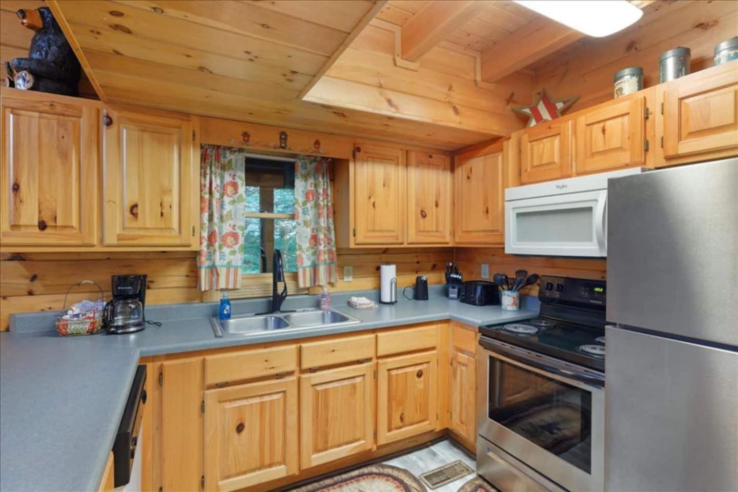 Ferienhaus 5br Smoky Hot Tub, Games, 1 Mi To Parkway Pigeon Forge