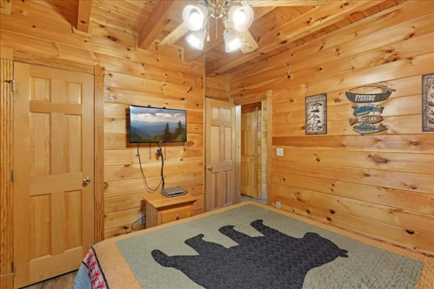 Ferienhaus 5br Smoky Hot Tub, Games, 1 Mi To Parkway *