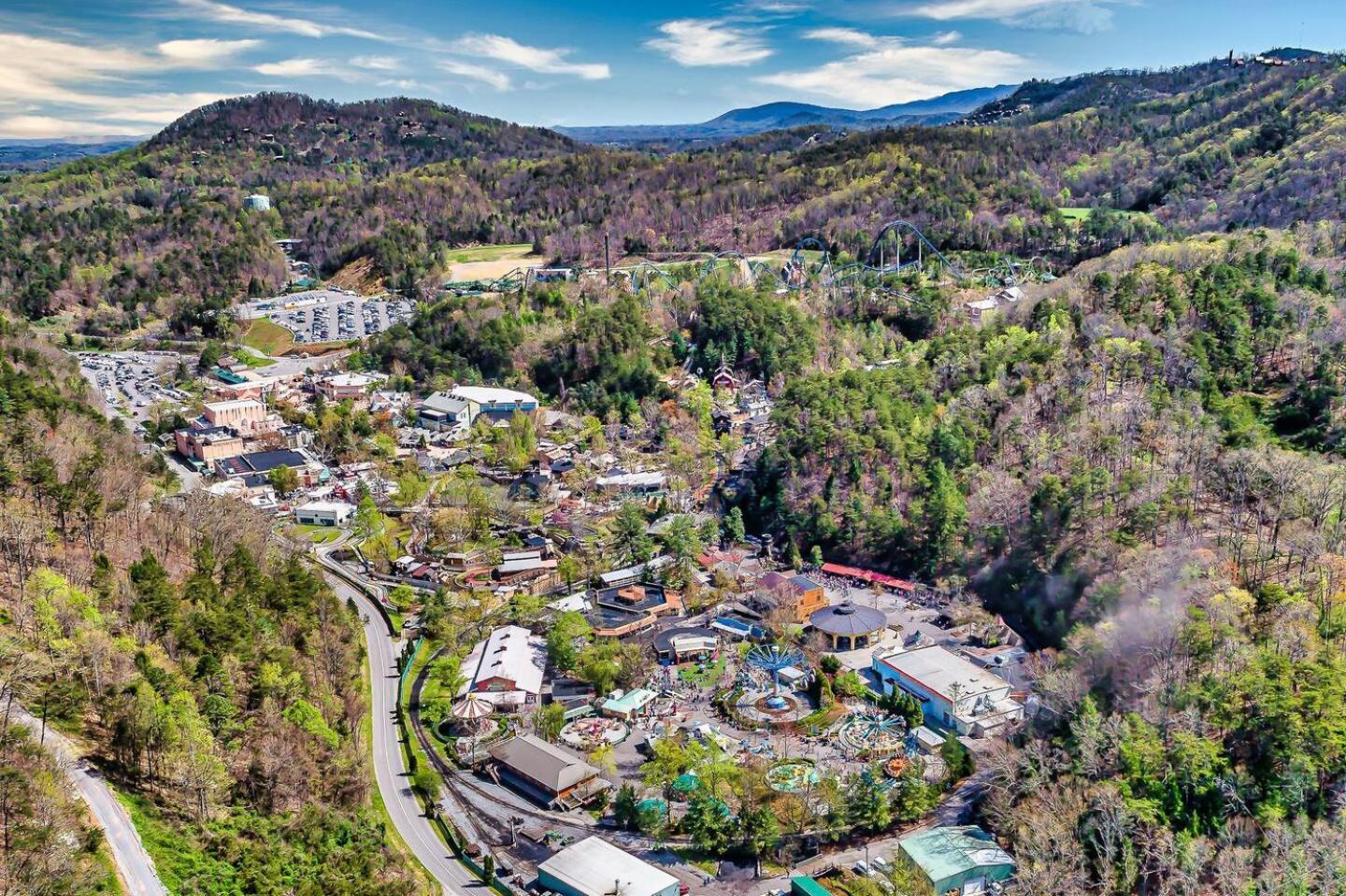 Ferienhaus 5br Smoky Hot Tub, Games, 1 Mi To Parkway Pigeon Forge