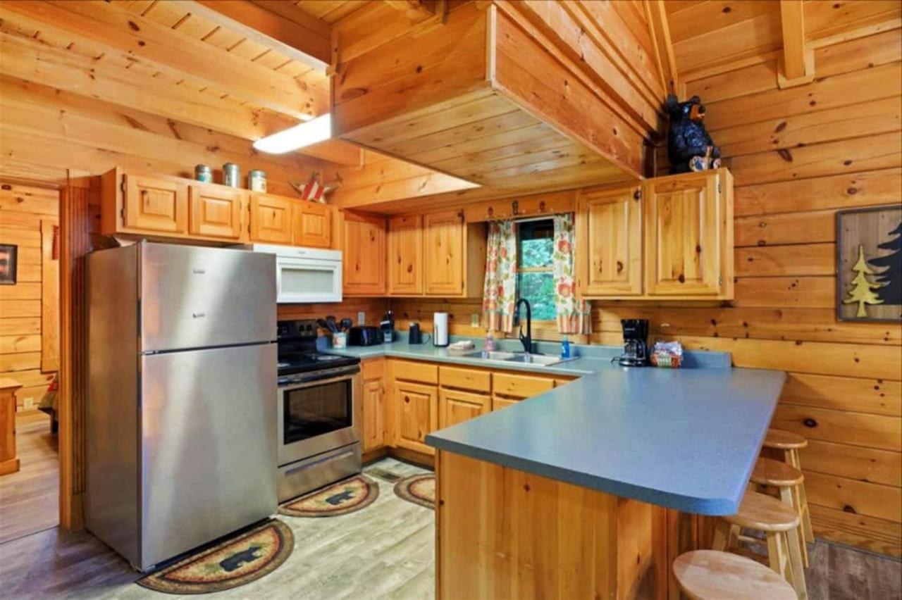 5br Smoky Hot Tub, Games, 1 Mi To Parkway * Pigeon Forge