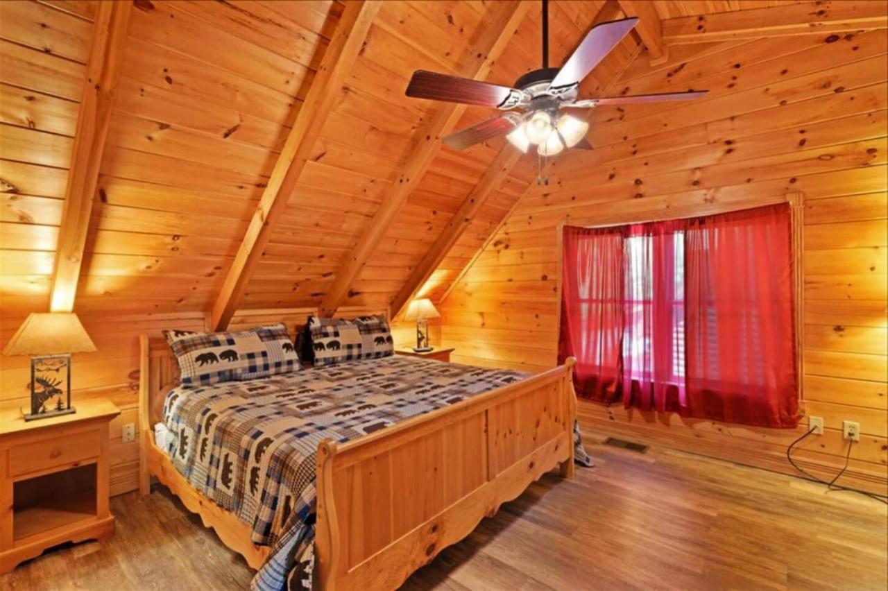 5br Smoky Hot Tub, Games, 1 Mi To Parkway *